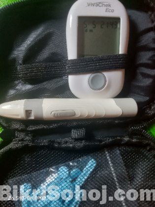 Blood glucose testing device